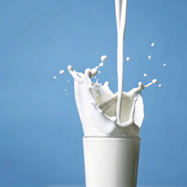 Заменить материнское молоко коровьим невозможно